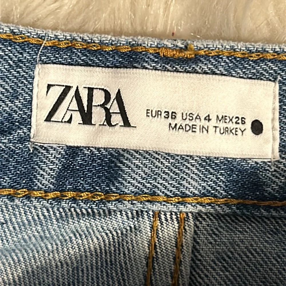 Zara Blue Wide Leg High Waisted Jeans Classic‎ Denim Women’s Size 4